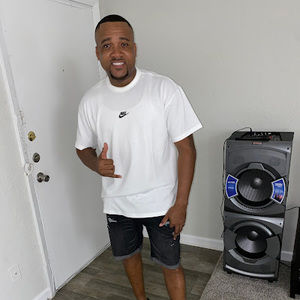 Meet your Posher, Marvin santiago